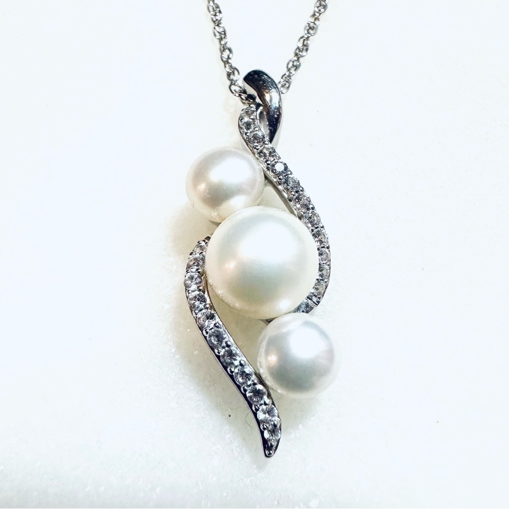 White Pearl | White Sapphire Sterling Silver Pendant & Rope Chainlink Necklace - Picture 2 of 16